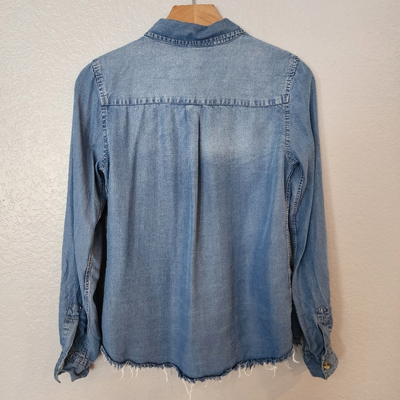 Francesca's Collection Chambray Button Up Top - Picture 7 of 8